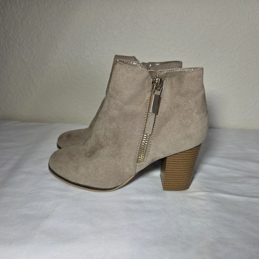 Womens Taupe Faux Suede Ankle Boots Block Heel Side Zip Booties Size 8.5 Med